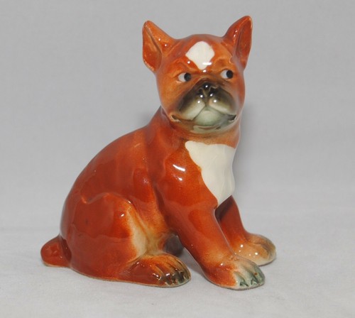 Goebel small seated boxer - small,